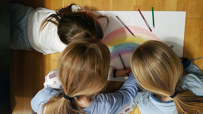 Telediario 1 - El 'cole' a distancia, un reto para docentes y familias por el coronavirus