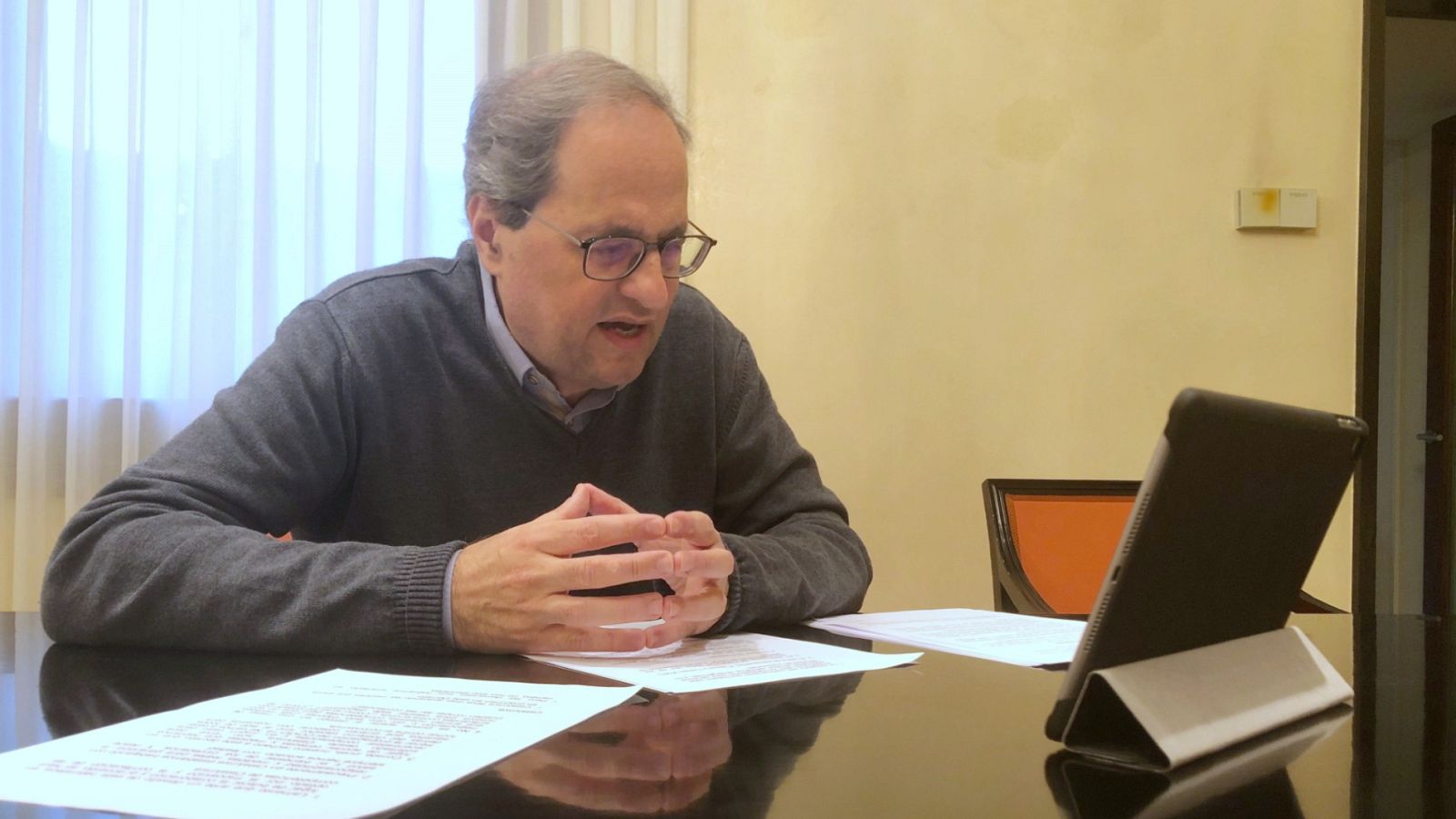 Torra critica que el Gobierno no haya cerrado infraestructuras en Cataluña y Robles responde que "falta a la verdad"