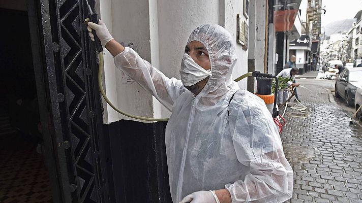 Telediario 1 - El coronavirus está activo hasta 24 horas en materiales como el cartón y tres días en el plástico