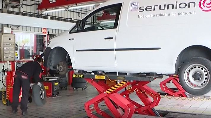 Los talleres mecánicos mantienen su actividad para garantizar la movilidad de servicios esenciales