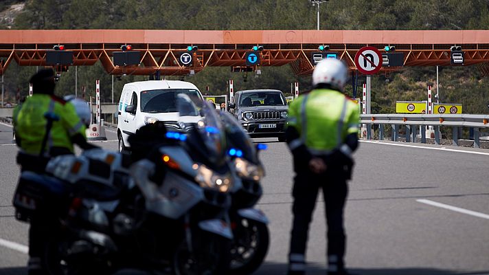 Telediario 1 - La DGT refuerza los controles en el primer viernes en estado de alarma