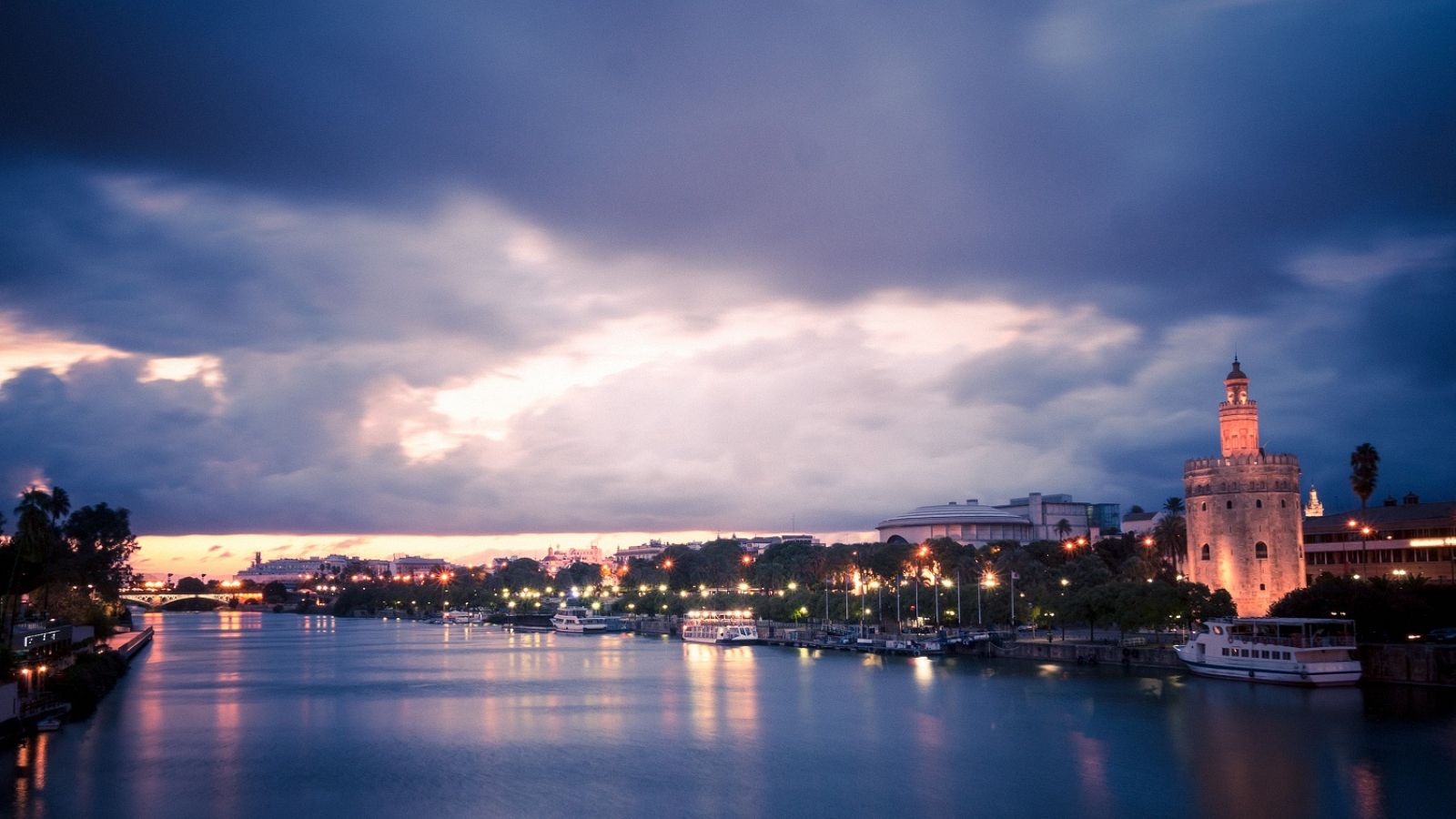 Precipitaciones y tormentas fuertes en Andalucía y Extremadura - ver ahora
