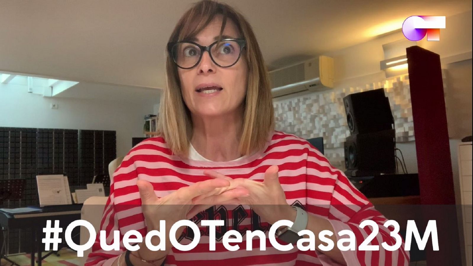 Noemí Galera hace el primer reparto de temas de #QuedOTenCasa desde su casa