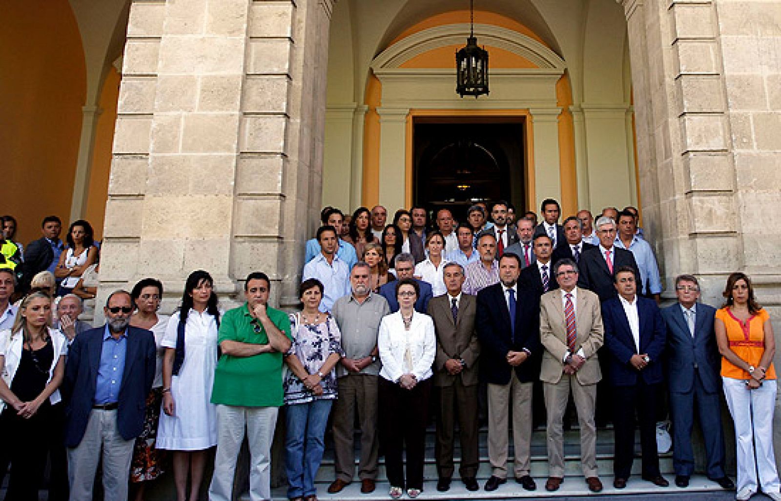 Concentraciones en varias ciudades españolas por el atentado de ETA en Calvià