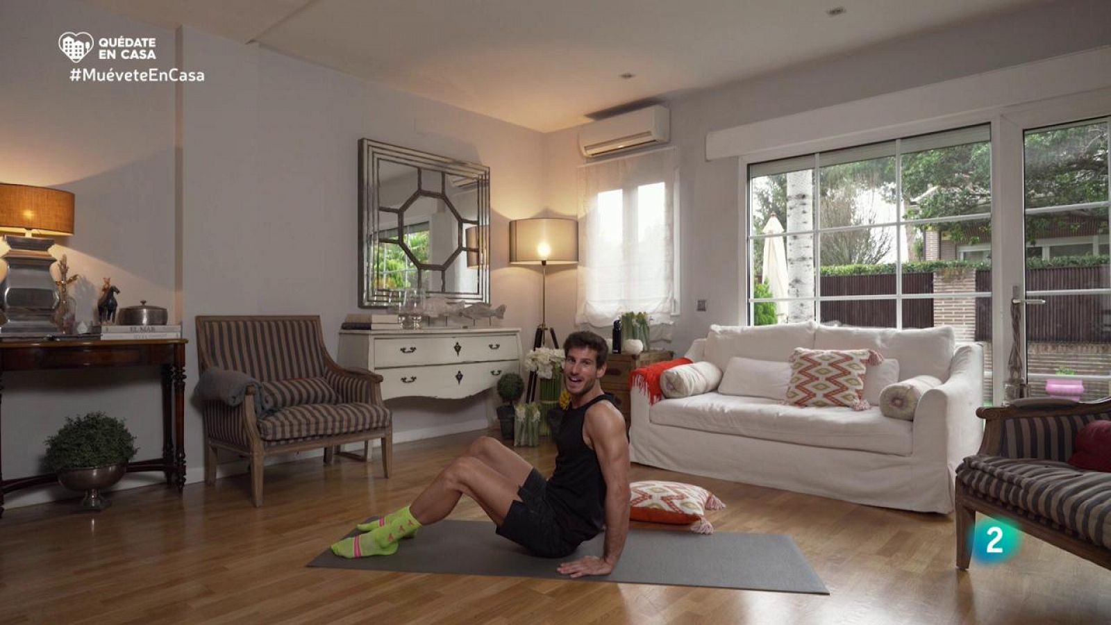 ¡Fortalece aductores y caderas con un cojín!