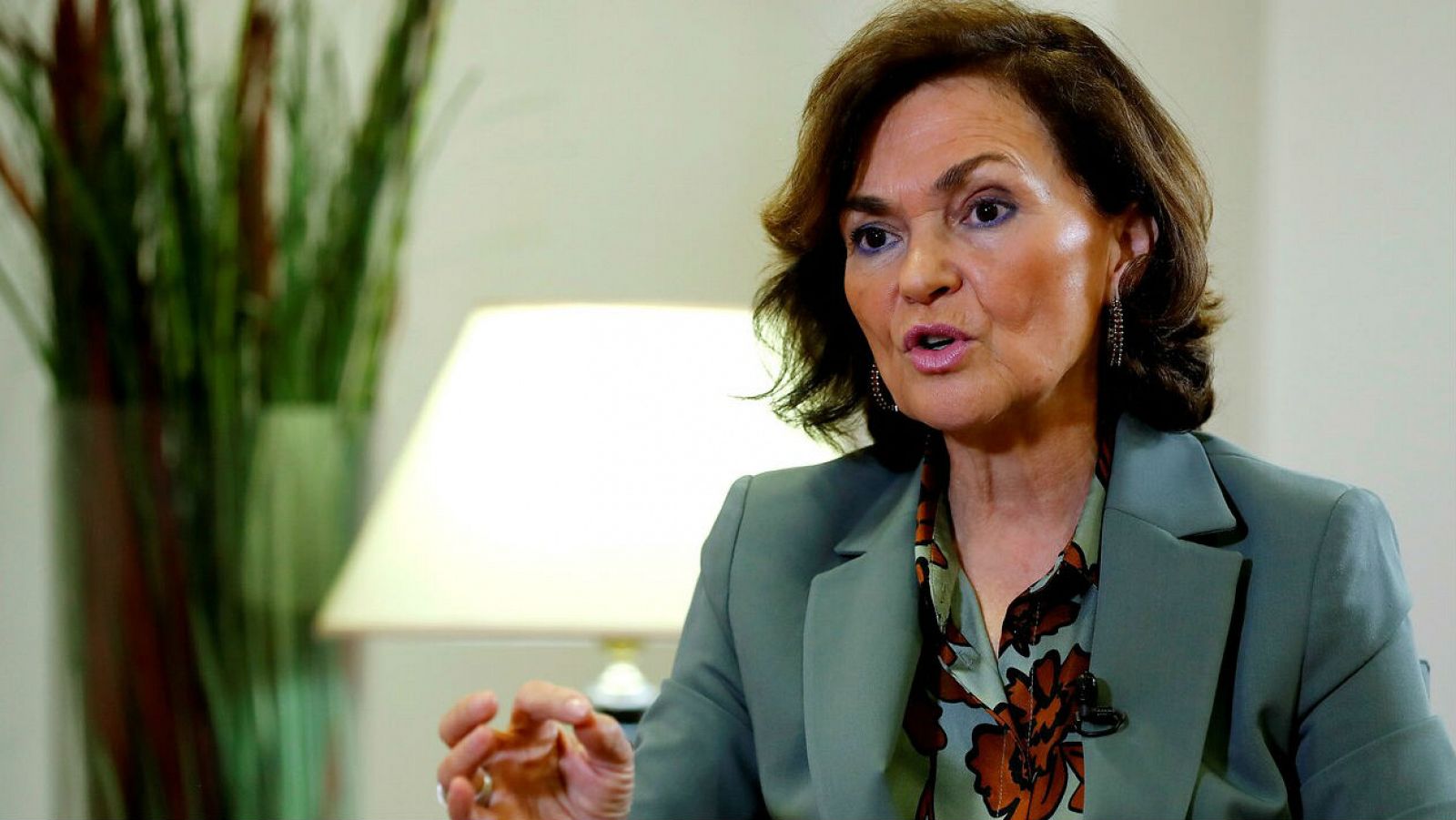 La vicepresidenta Carmen Calvo y el número dos de la Guardia Civil, positivos por coronavirus - RTVE.es - Telediario 1 | Ver