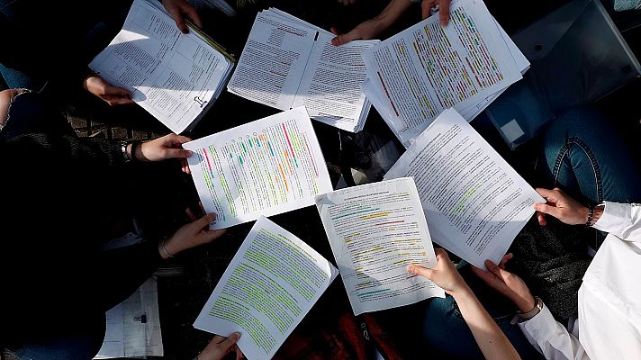 Telediario 1 - Estudiantes y profesores piden modificar el modelo del examen de selectividad