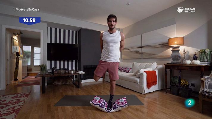 Muévete en casa - ¡Prepárate para los ejercicios de equilibrio con un cojín!