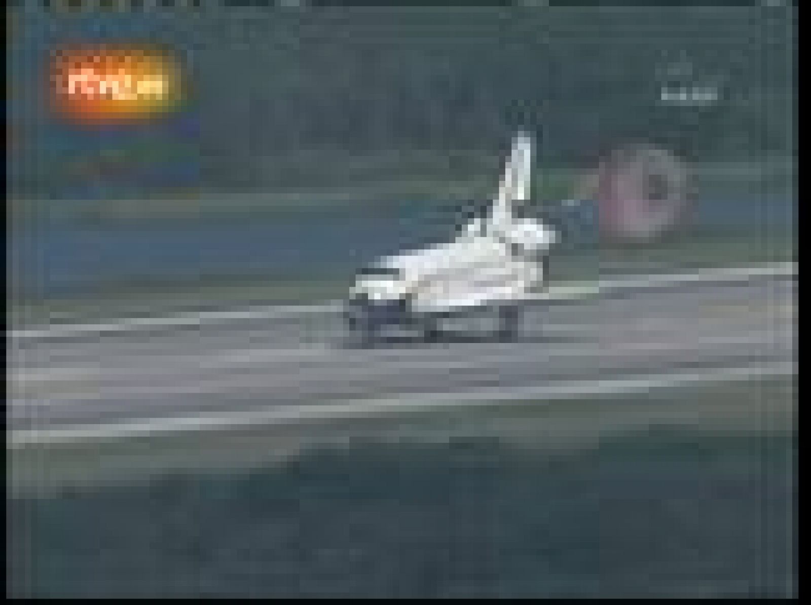 El transbordador espacial Endeavour aterriza en Cabo Cañaveral, Florida | Ver