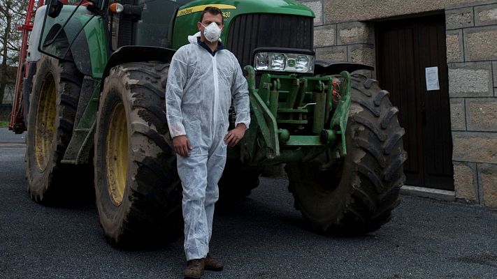 Telediario 1 - Comprar en días impares y otras medidas en los pueblos para el aislamiento