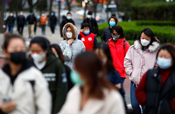 China cierra sus fronteras para evitar un repunte de contagios por coronavirus