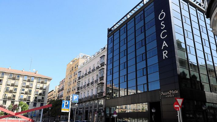 Telediario 1 - 370 hoteles "de guardia" para los servicios esenciales