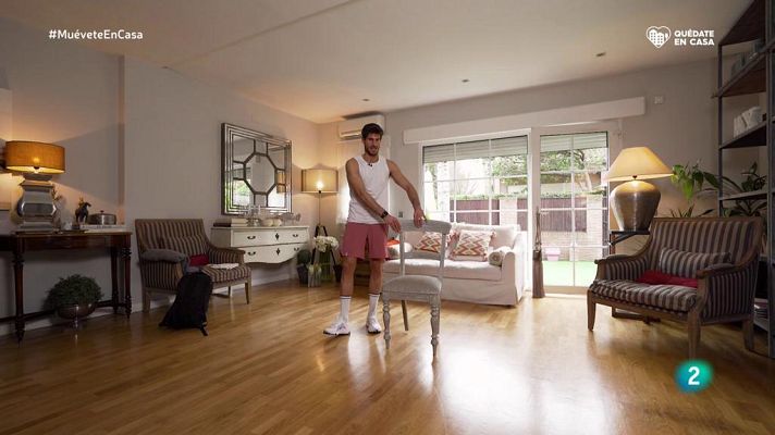 Muévete en casa - Ejercicios de sentadillas con una silla