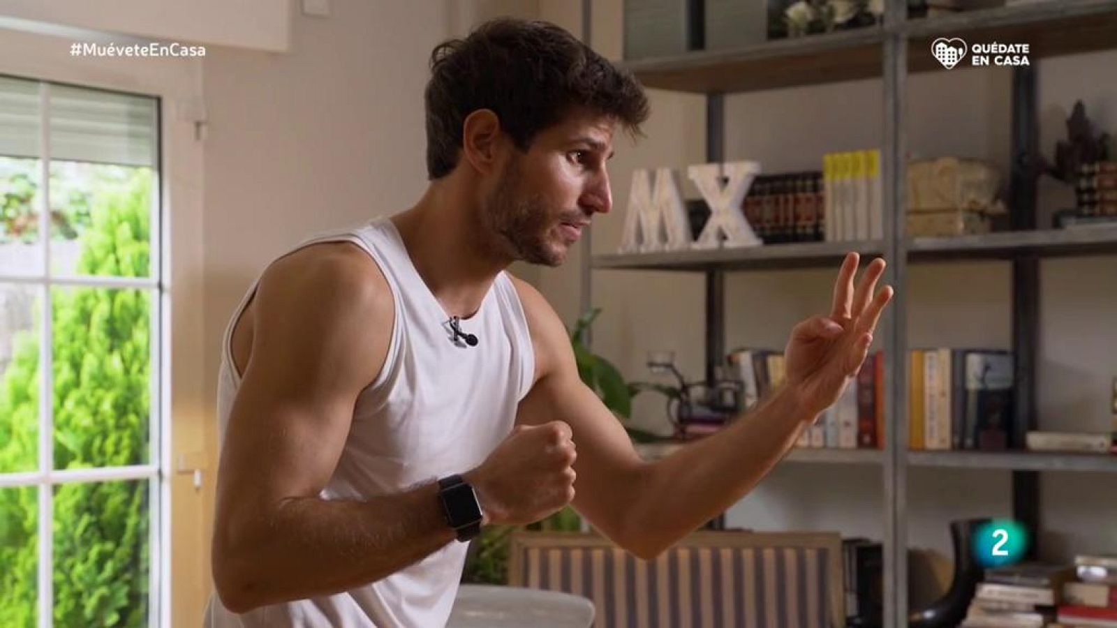 ¡Practica ejercicios de fuerza con una mochila y trabajo cardiovascular desde casa!