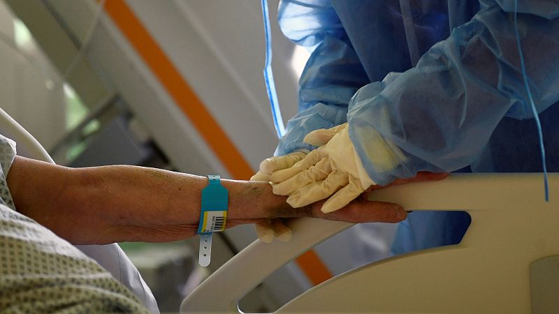 Simón: "La presión asistencial se va a incrementar después del descenso de la transmisión"
