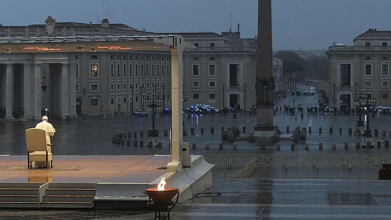 El Papa Francisco oficia una misa televisada y pide "remar todos juntos" para superar la pandemia de coronavirus - RTVE.es - Telediario 1 | Ver