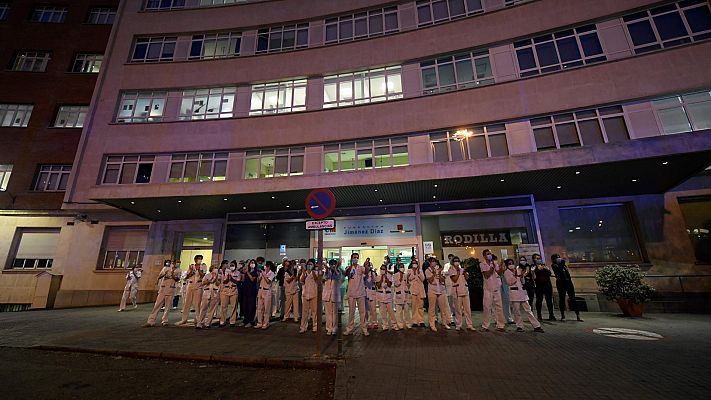 Telediario 1 - Los deportistas dejan paso a los auténticos héroes, los sanitarios