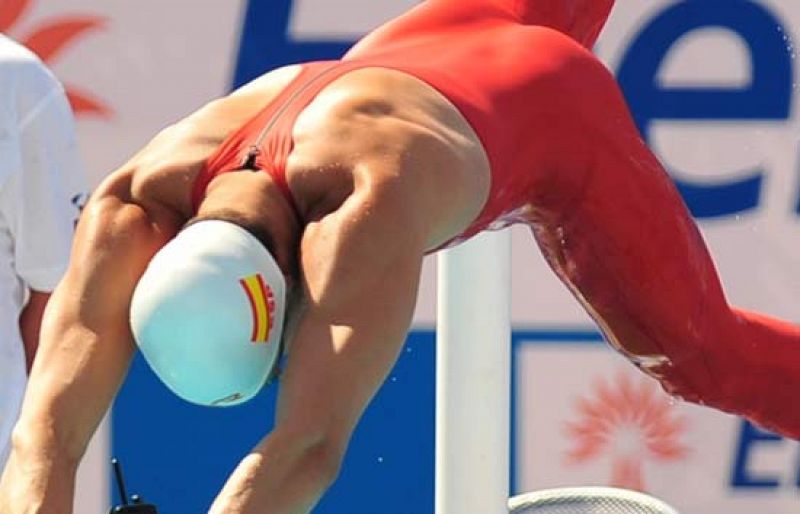 El cordobés terminó tercero en las semifinales de los 10 metros mariposa. Muñoz batió el record de España y se quedó a una décima de la marca de Phleps.