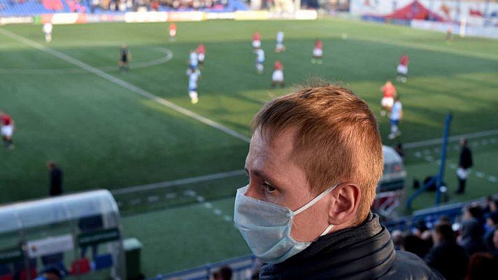 Telediario 1 - En Bielorrusia se sigue jugando al fútbol a pesar del coronavirus