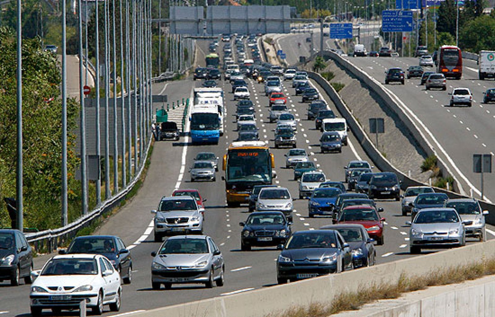 Problemas en la carretera de Valencia en la operación salida de agosto