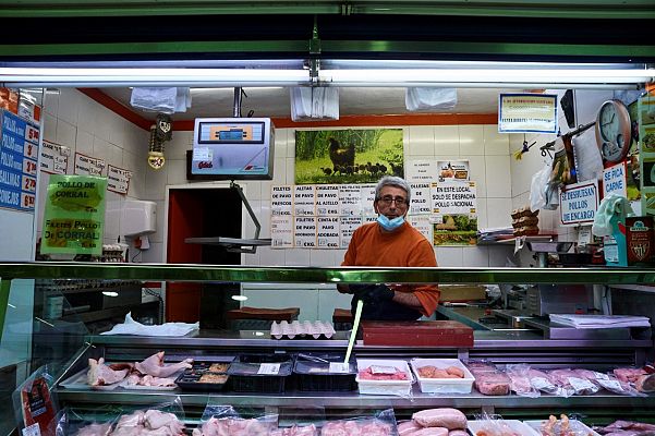 Telediario 1 - El Gobierno reduce la actividad económica a lo esencial