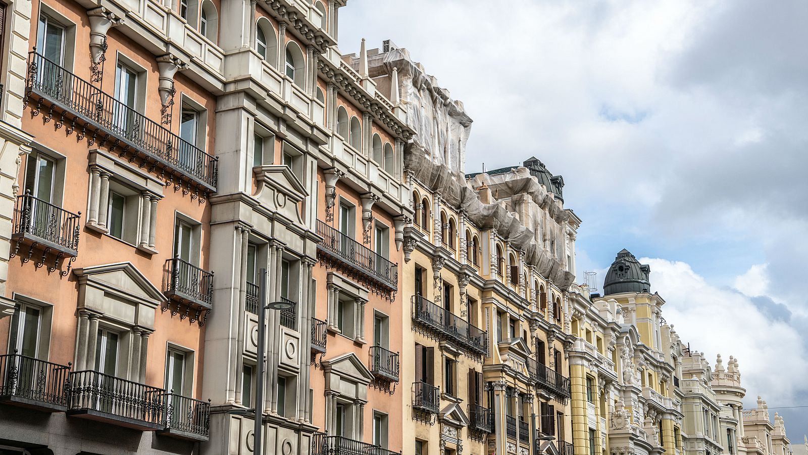 Alemania aplazará el pago de los alquileres hasta dos años a los afectados por coronavirus - RTVE.es - Telediario 1 | Ver