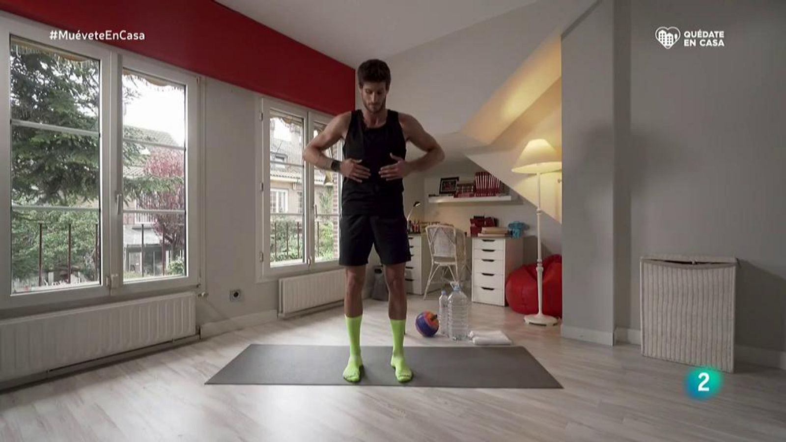 Muévete en casa - ¡Calentamos combinando abdominales hipopresivos y planchas de cuerpo entero!