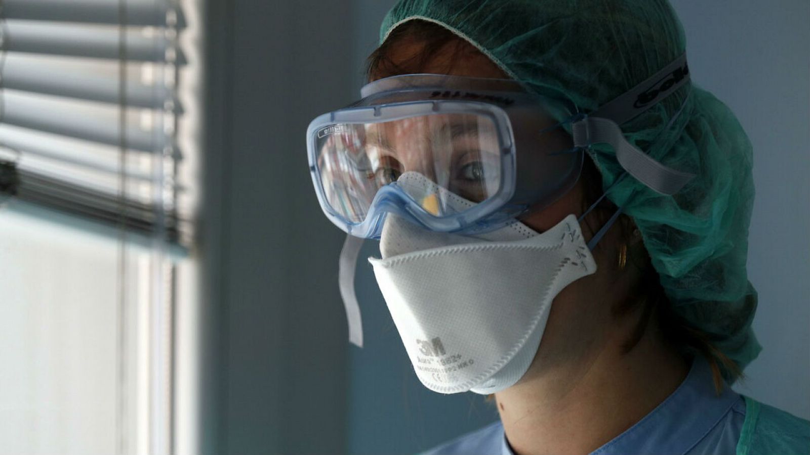 Algunas empresas 'rediseñan' su actividad para fabricar material sanitario - RTVE.es - Telediario 1 | Ver