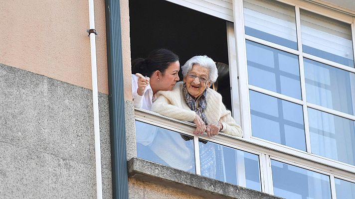 Telediario 1 - Lulú, la vecina más veterana de Pontevedra cumple 110 años confinada en su casa