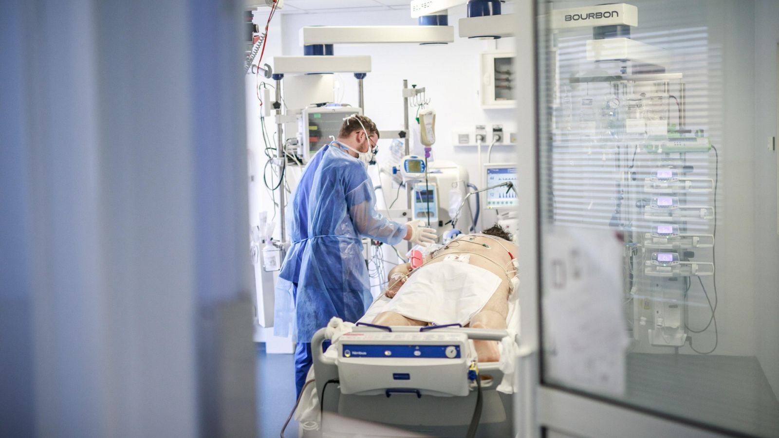 Francia supera los 3.000 fallecidos por coronavirus y su curva de afectados se dispara