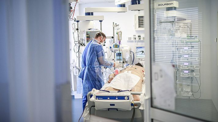 Telediario 1 - Francia supera los 3.000 fallecidos por coronavirus y su curva de afectados se dispara