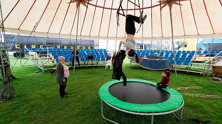 Telediario 1 - Varios miembros de un circo quedan confinados en sus caravanas por el estado de alerta