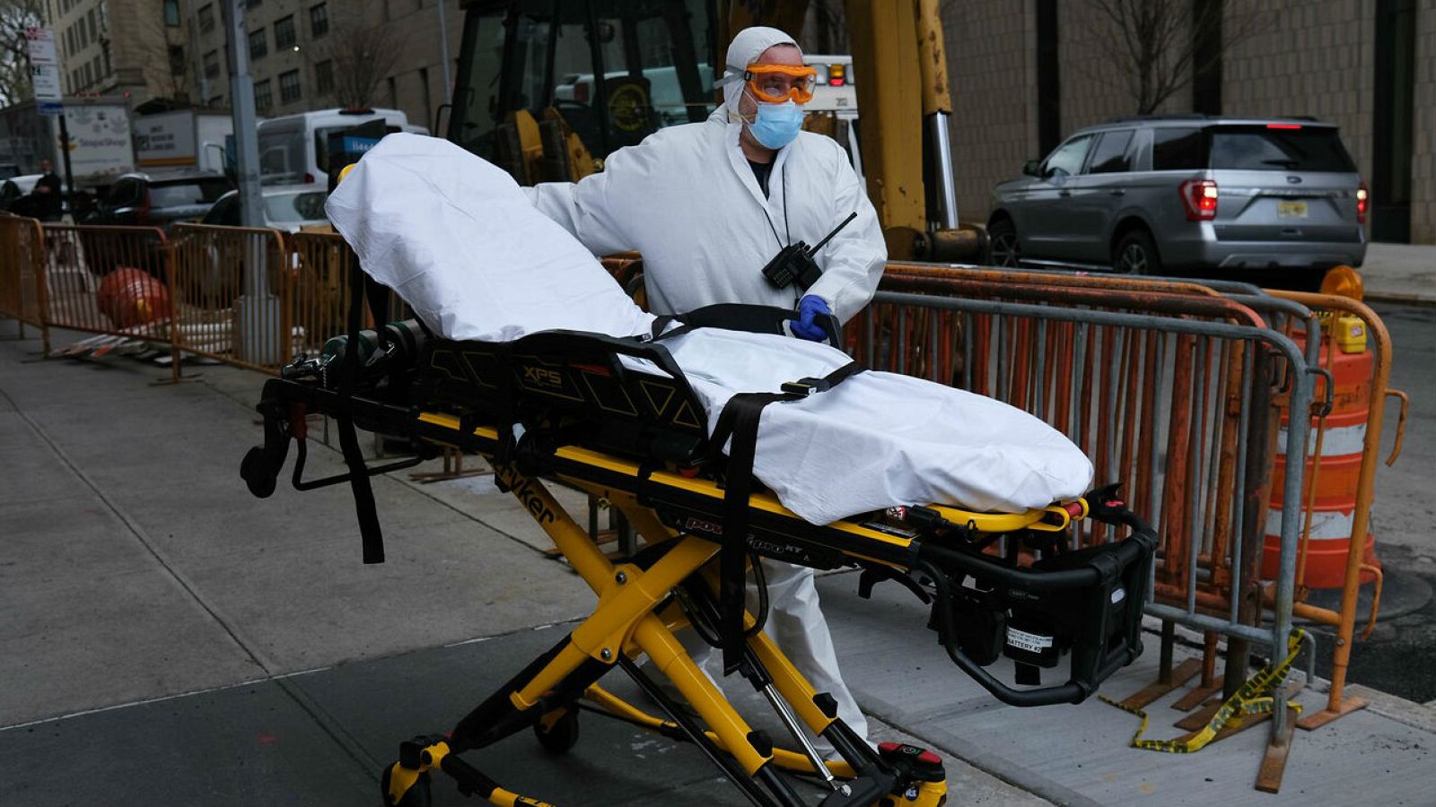 España registra 849 personas fallecidas en un solo día por coronavirus, la mayor cifra desde que comenzó la crisis - RTVE.es - Telediario 1 | Ver