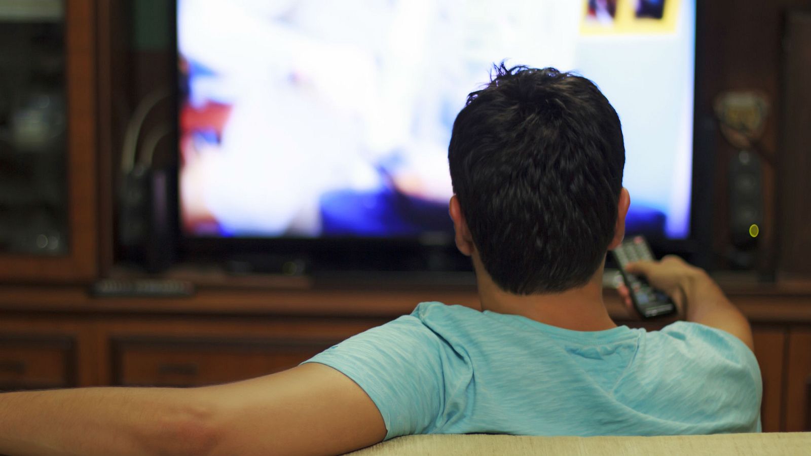 Marzo cierra como el mes con mayores audiencias de la historia de la televisión desde 1992 - RTVE.es - Telediario 1 | Ver