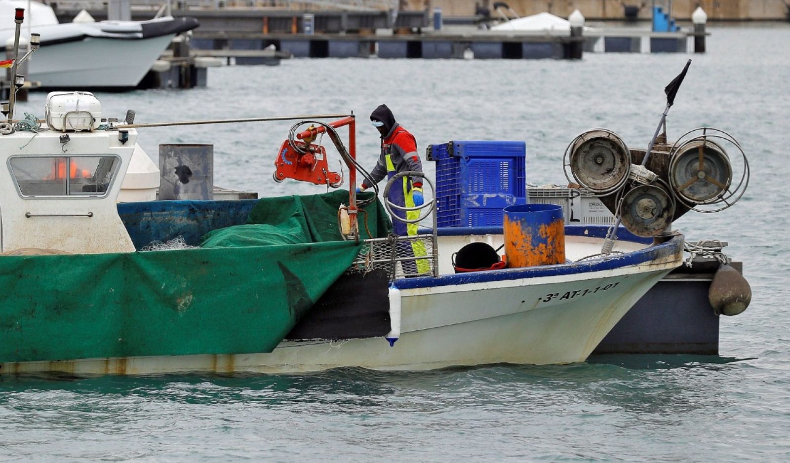 Coroanvirus | La producción de pescado fresco, cordero y queso de cabra se resiente por el cierre de la restauración