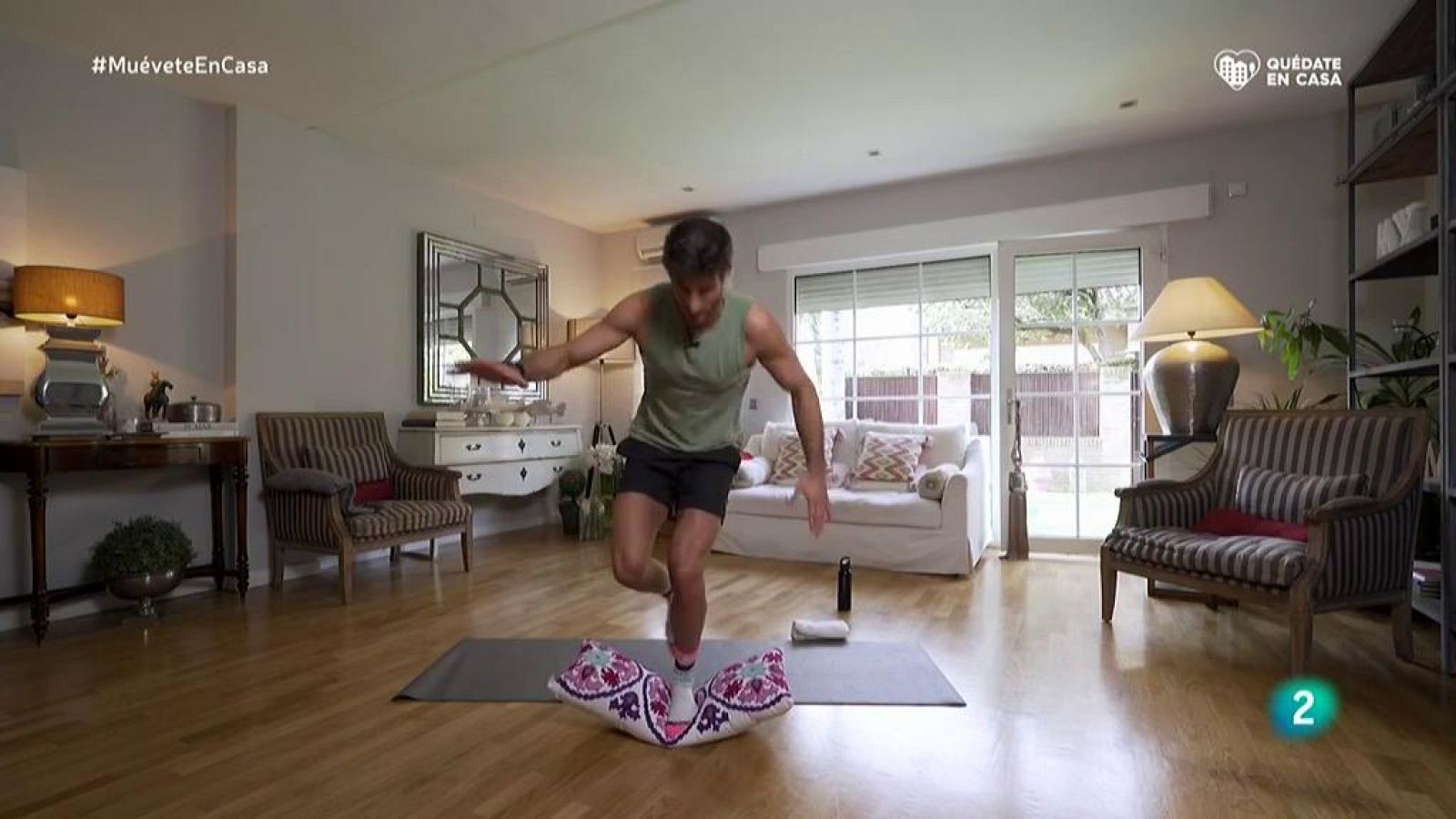 Muévete en casa - ¡Previene las caídas trabajando el equilibrio!