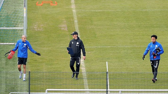 Telediario 1 - Algunos equipos alemanes vuelven a los entrenamientos con medidas preventivas