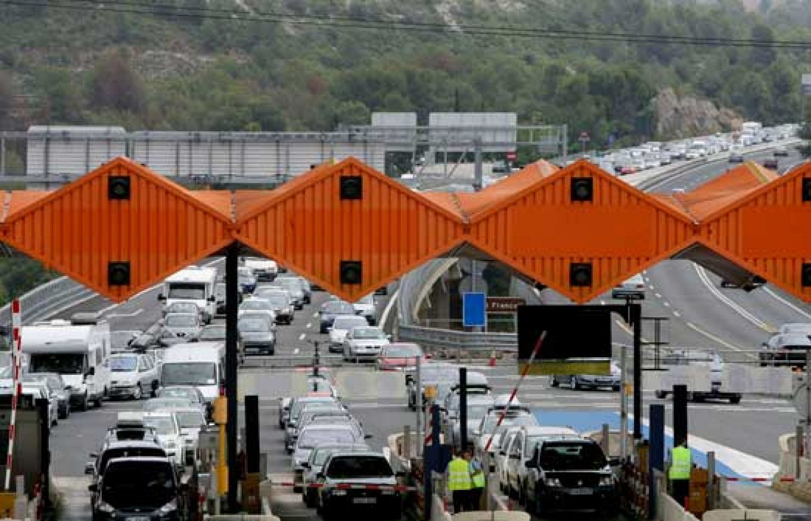 Normalidad en la segunda jornada de la operación salida | Ver