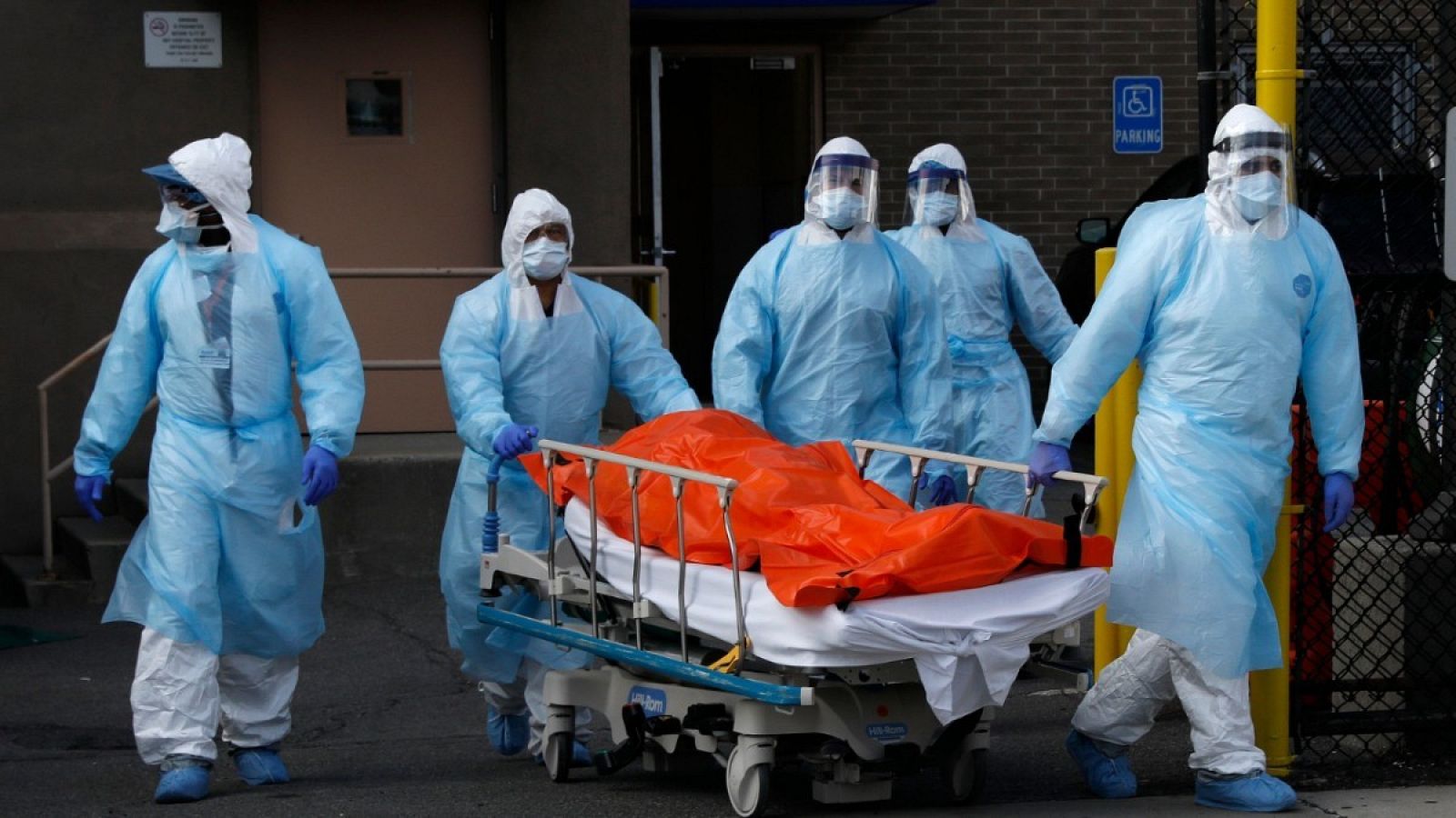 La pandemia de coronavirus desborda los hospitales en Estados Unidos