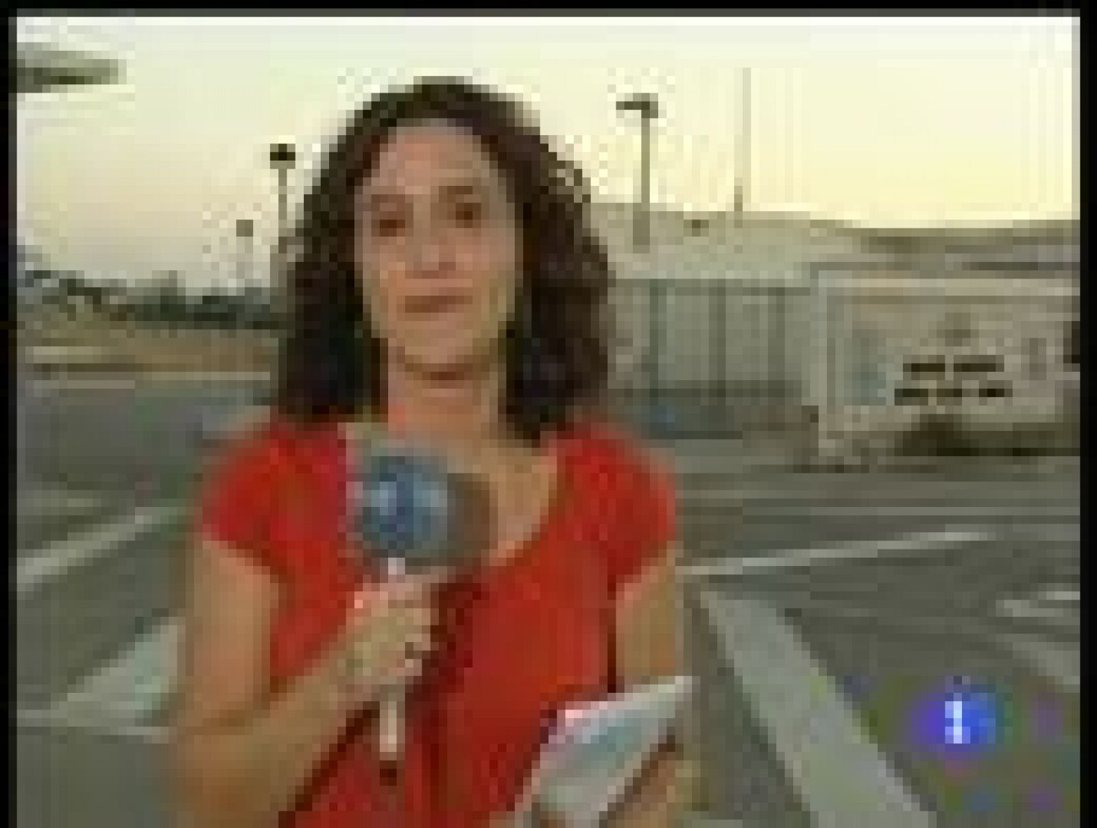 El Rey ha animado hoy a seguir "dando en la cabeza" a ETA y combatir a los etarras "hasta acabar con ellos" y ha querido dejar claro, a su llegada a Mallorca junto a la Reina, que se siente muy seguro en esta isla.