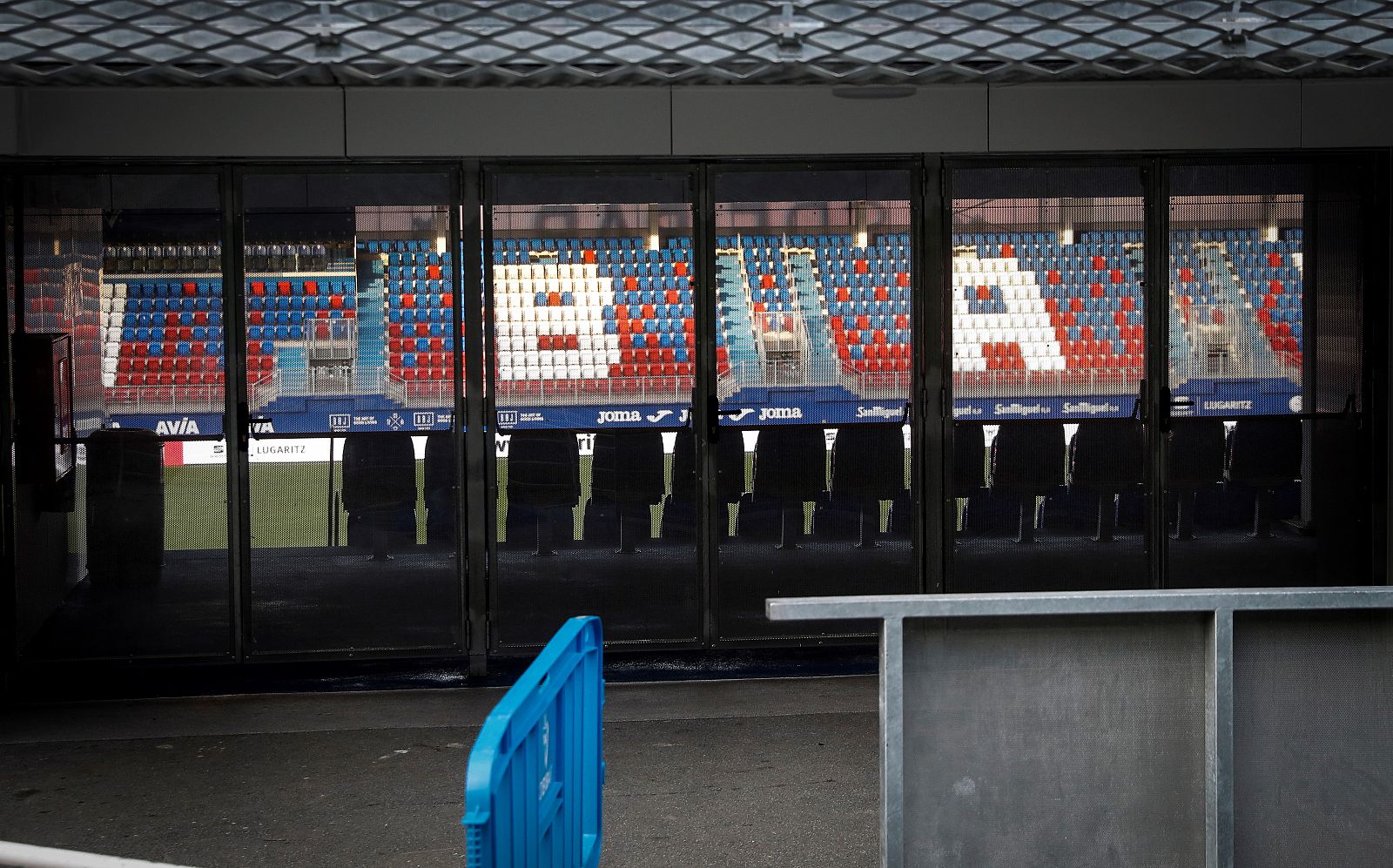 La Liga ha instado a clubes de Primera y Segunda División a presentar ERTEs, por la delicada situación 