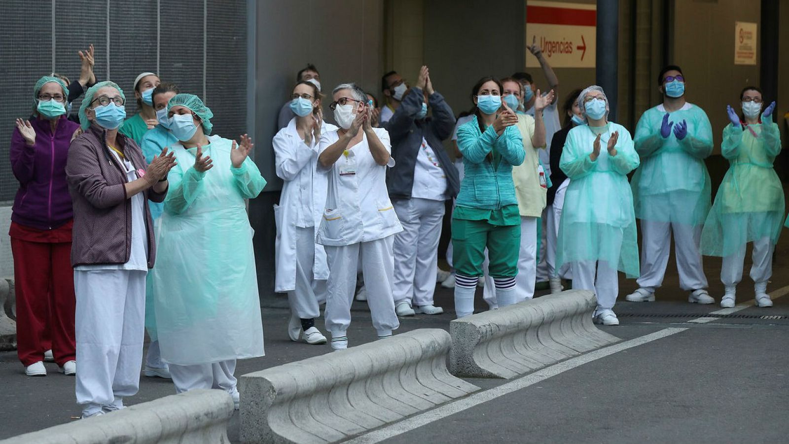 El Hospital Virgen del Rocío, en Sevilla, establece dos circuitos para que los enfermos de coronavirus no tengan contacto con los pacientes sanos - RTVE.es