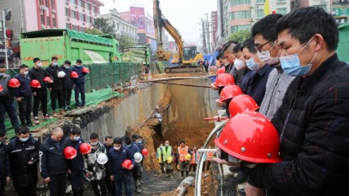 China vive un día de luto por la víctimas del coronavirus