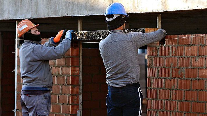 Telediario 1 - El Gobierno levantará la restricción de las actividades no esenciales después de Semana Santa