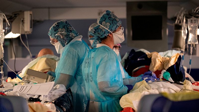 'A pelo contra el coronavirus': el lema de lo sanitarios franceses para pedir más material | Ver