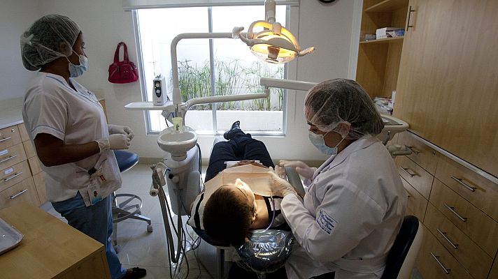 Telediario 1 - Los negocios que permanecen abiertos acusan la falta de clientes por el coronavirus