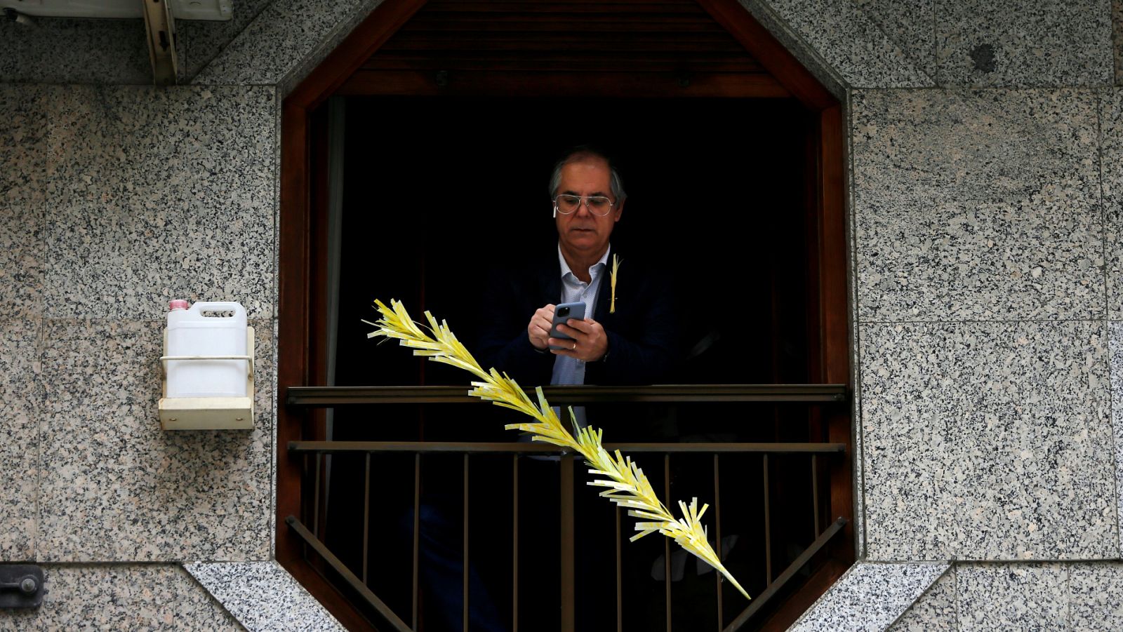 Vídeo: PhotoEspaña prepara el proyecto 'Desde mi balcón'