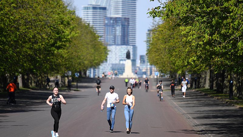 Vídeo: En Italia comienza a dar frutos el confinamiento mientras en Londres y París salen a pasear