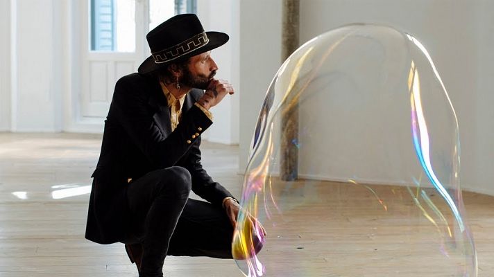 Telediario 1 - Leiva estrena su nueva canción en Internet: "Mi pequeño Chernóbil"