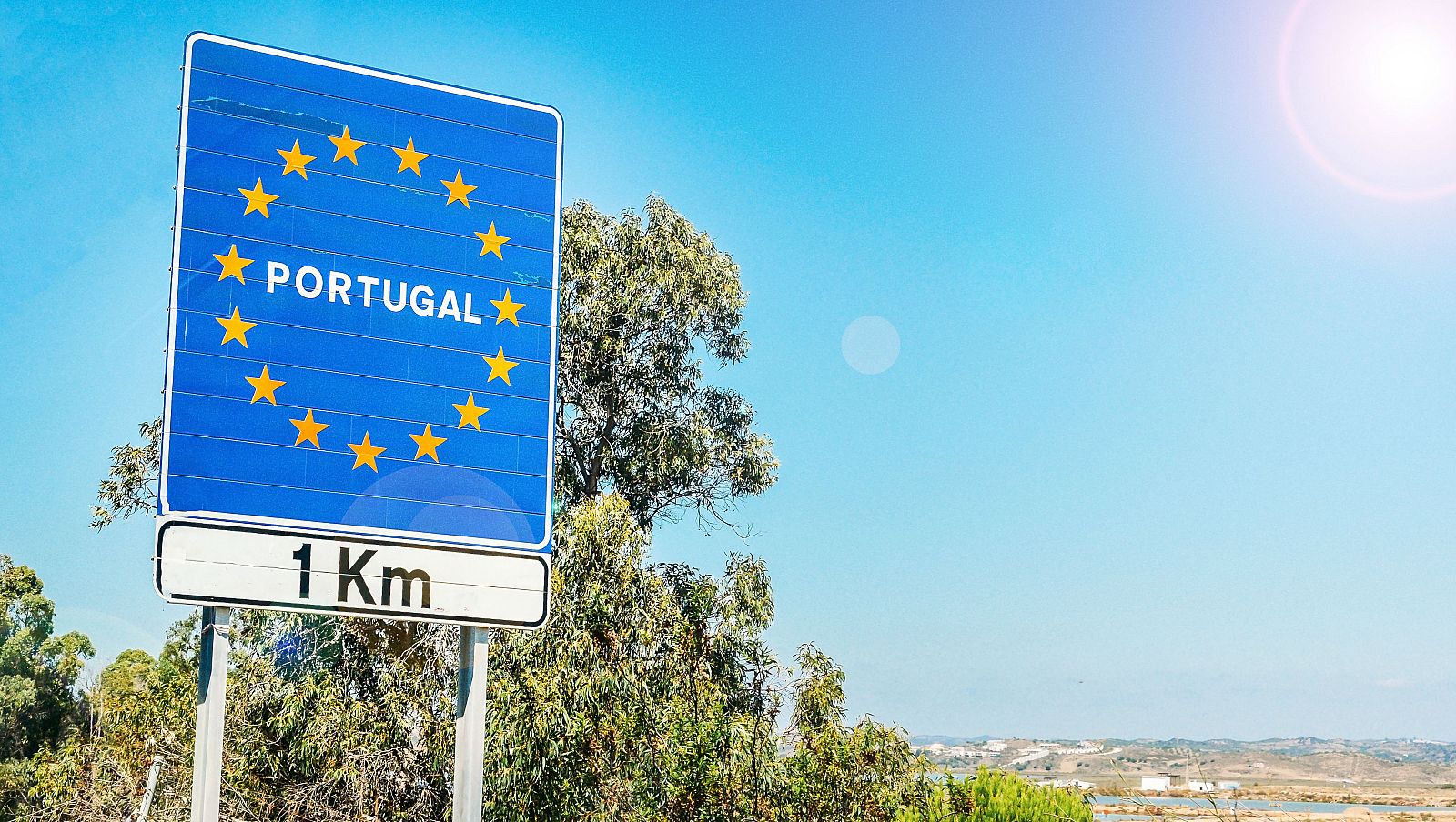 El cierre de fronteras por el coronavirus impide a algunos ganaderos acceder sus tierras situadas en un pueblo limítrofe con Portugal - RTVE.es - Telediario 1 | Ver